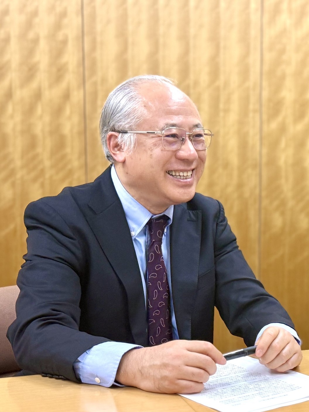 笑顔で対話する市川正司